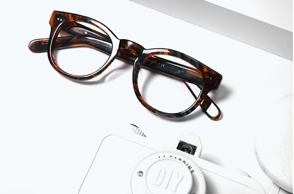 Full-Rimmed Frames