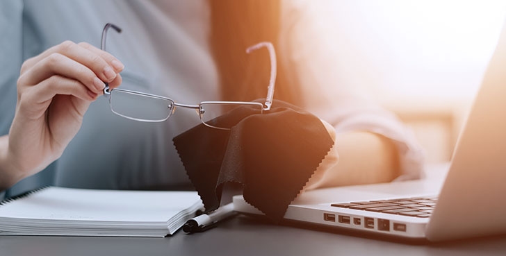 Ways to Prevent Scratches on the Lenses of Your Glasses